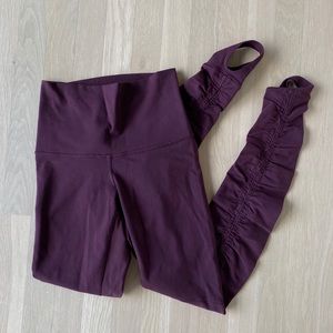 RARE Lululemon Wunder Under stirrup leggings